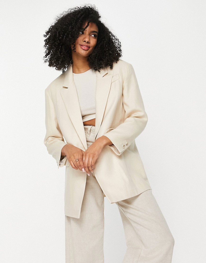 relaxed over sized 80s blazer in cream-White