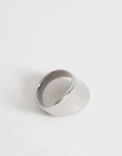 Model wearing Remi waterproof asymmetric ring in stainless silver