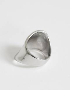 Model wearing Remi waterproof asymmetric ring in stainless silver