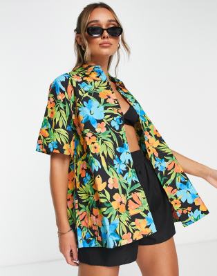 Topshop - Resort-Hemd aus Popeline mit buntem tropischem Muster