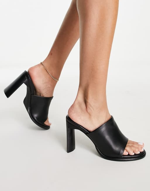 Black round toe store mules