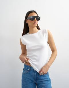 Model wearing Rib boyfriend tank in white