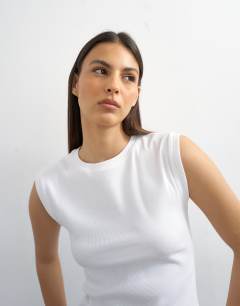Model wearing Rib boyfriend tank in white