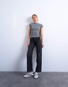 Model wearing Rib fitted curve hem tee in grey marl