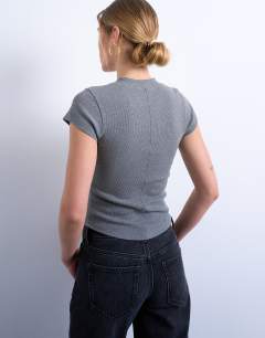 Model wearing Rib fitted curve hem tee in grey marl