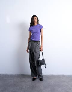 Model wearing Rib fitted curve hem tee in purple
