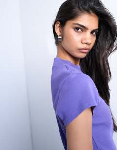 Model wearing Rib fitted curve hem tee in purple