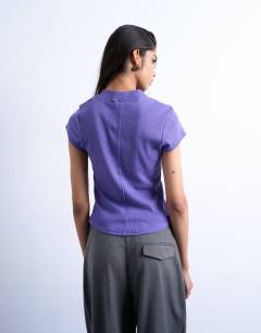 Model wearing Rib fitted curve hem tee in purple