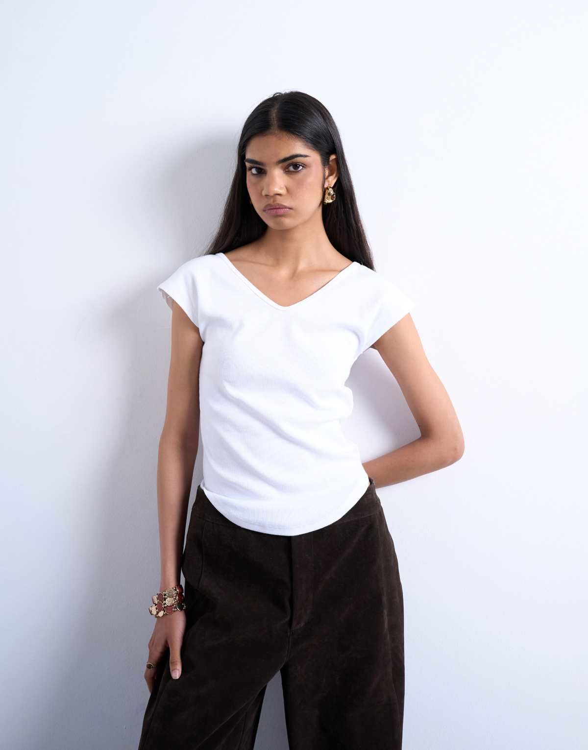 Topshop rib fitted v-neck curve hem tee in white