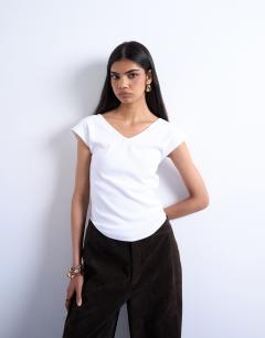 Rib fitted v-neck curve hem tee in white