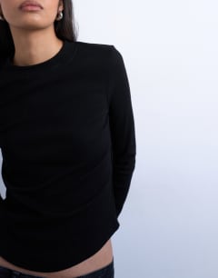 Model wearing Rib long sleeve curved hem top in black