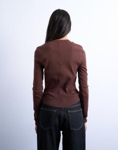 Model wearing Rib long sleeve curved hem top in chocolate brown