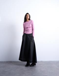 Model wearing Rib long sleeve curved hem top in pink