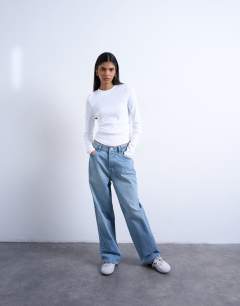 Model wearing Rib long sleeve curved hem top in white