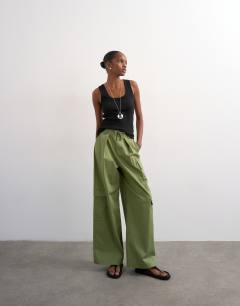 Model wearing Rib scoop neck vest in black