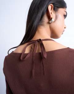 Model wearing Rib scoop tie neck long sleeve top in chocolate brown