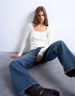 Model wearing Rib scoop tie neck long sleeve top in ivory