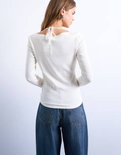 Model wearing Rib scoop tie neck long sleeve top in ivory