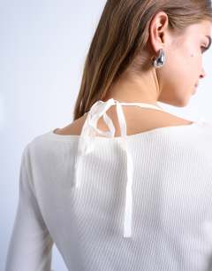 Model wearing Rib scoop tie neck long sleeve top in ivory