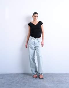 Model wearing Rib v-neck short sleeve tee in black