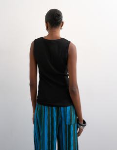 Model wearing Rib v-neck vest in black