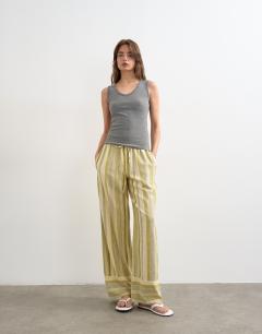 Model wearing Rib v-neck vest in grey marl