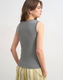 Model wearing Rib v-neck vest in grey marl