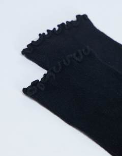 Model wearing Ribbed frill socks in black