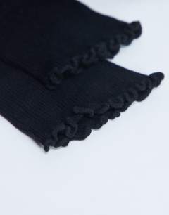 Model wearing Ribbed frill socks in black