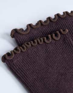 Model wearing Ribbed frill socks in chocolate