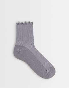 Model wearing Ribbed frill socks in grey