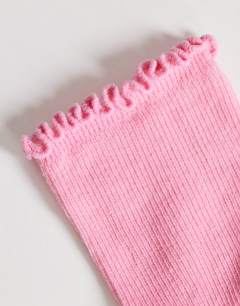 Model wearing Ribbed frill socks in pink