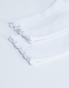 Model wearing Ribbed frill socks in white