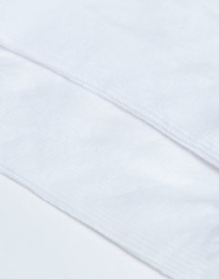 Model wearing Ribbed frill socks in white
