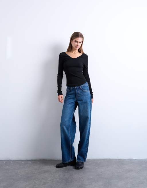 Topshop ribbed v-neck long sleeve curved hem top in black, 2 of 4