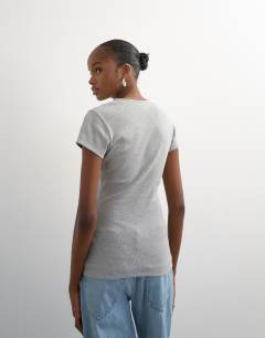 Model wearing Ribbed zip v short sleeve top in grey