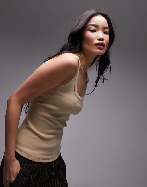 Topshop - Ribstrikket overdel med dyb, rund hals og tynde stropper i neutral farve