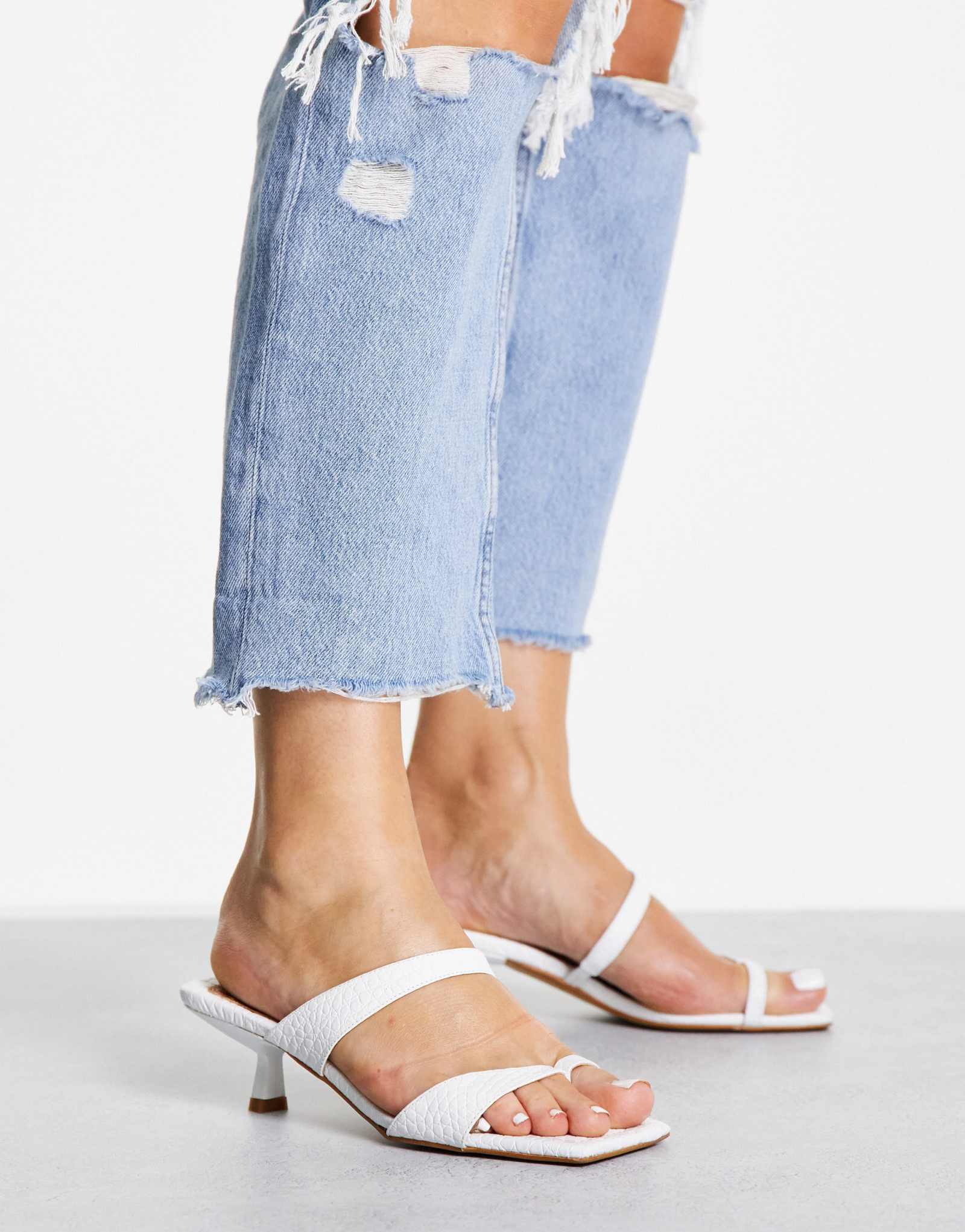 Модель Topshop Ringo leather mid mule белого цвета