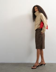 Model wearing Ripstop short with toggle detail in brown