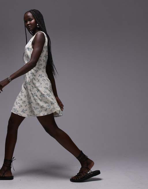 Topshop - Robe courte à col V et imprimé à fleurs - Ivoire