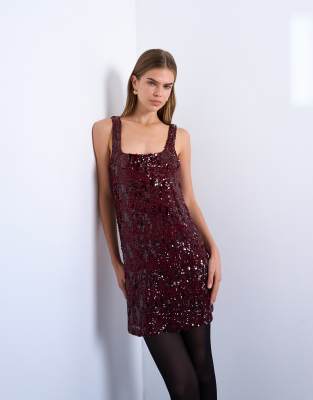 Topshop - Robe courte à encolure dégagée ornée de sequins - Bordeaux-Rouge