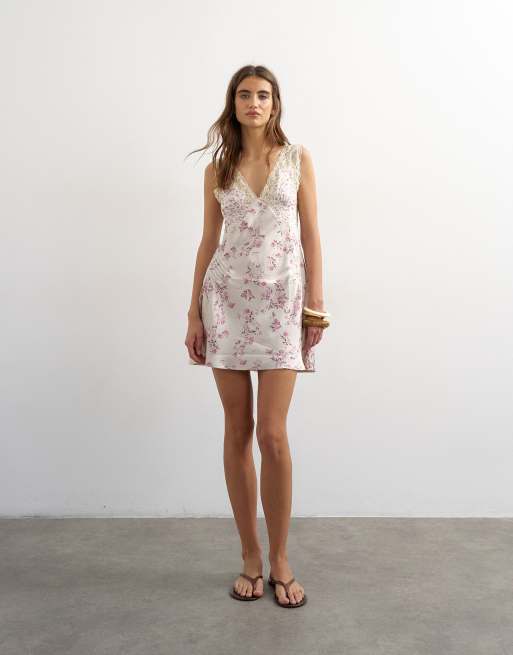 Topshop - Robe courte à fleurs avec empiècement en dentelle et taille nervurée - Rose, 4 de 4