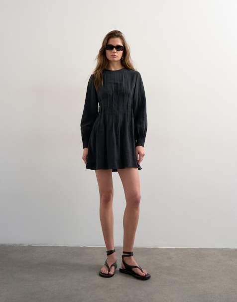 Topshop - Robe courte en cupro avec plis nervurés à la taille - Noir doux - view 1