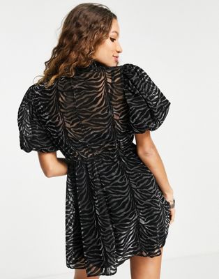 Robes casual Topshop - Robe courte en tissu dévoré à manches bouffantes et imprimé animal - Noir