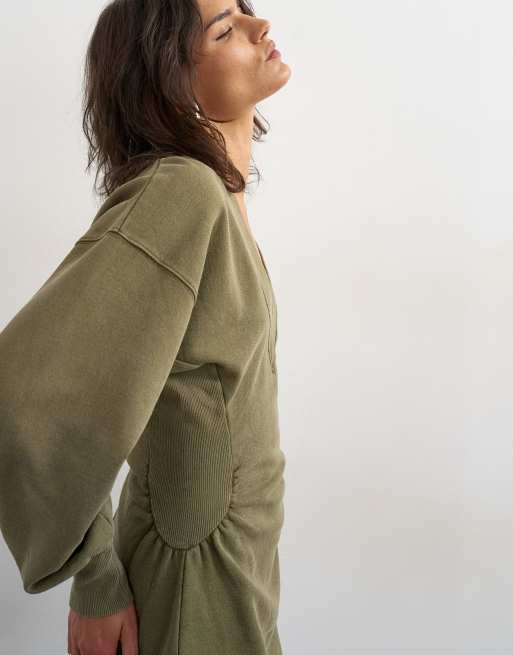 Topshop - Robe courte molletonnée à col V et taille cintrée - Kaki, 4 de 4