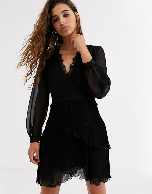 Topshop - Robe courte plissée volantée - Noir | ASOS
