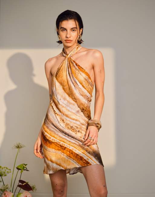 Topshop - Robe courte satinée avec encolure licou nouée à imprimé minéral flou, 3 de 4