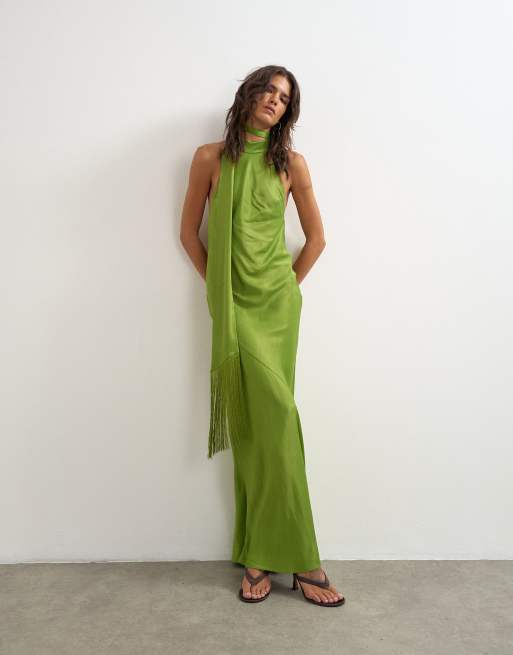 Topshop robe longue asymétrique à col halter en satin avec écharpe à franges vert, 2 de 4