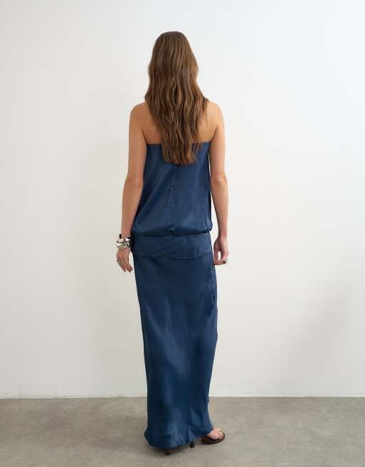 Topshop robe longue bandeau en satin à taille basse et blousante bleu marine, 3 de 4