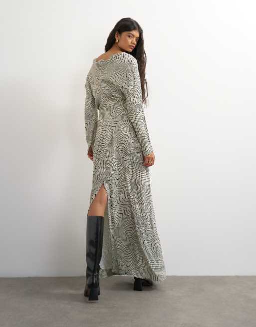 Topshop robe longue blousante en satin à col bénitier et imprimé ondulé monochrome, 3 de 4